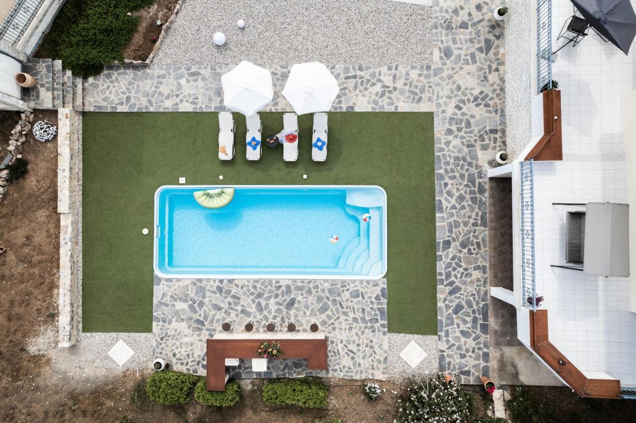 Ero Villa *